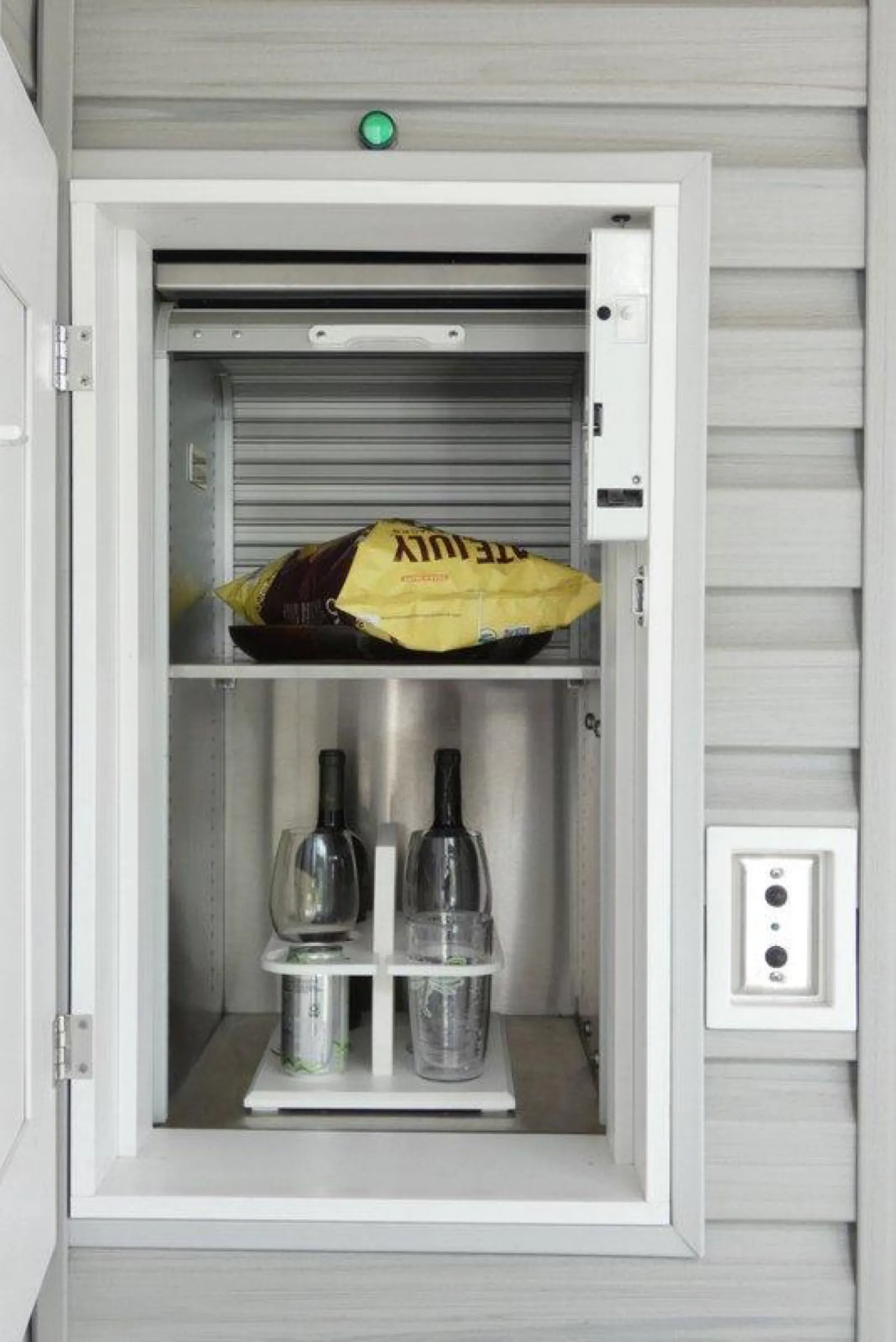 Commercial dumbwaiter cab