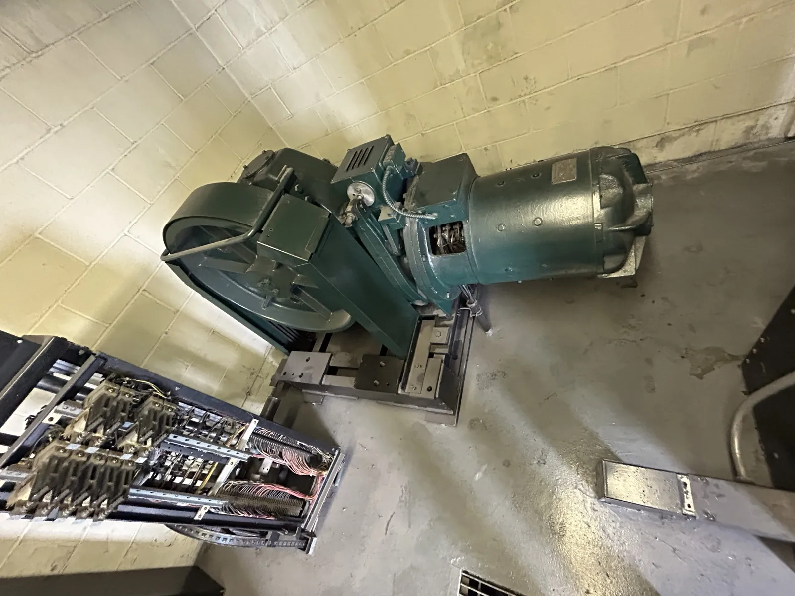 Traction elevator modernization in progress